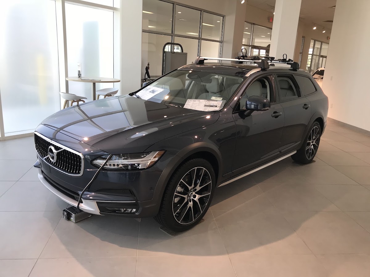 University Volvo Cars photo 2