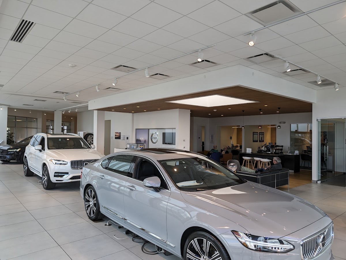 University Volvo Cars photo 3