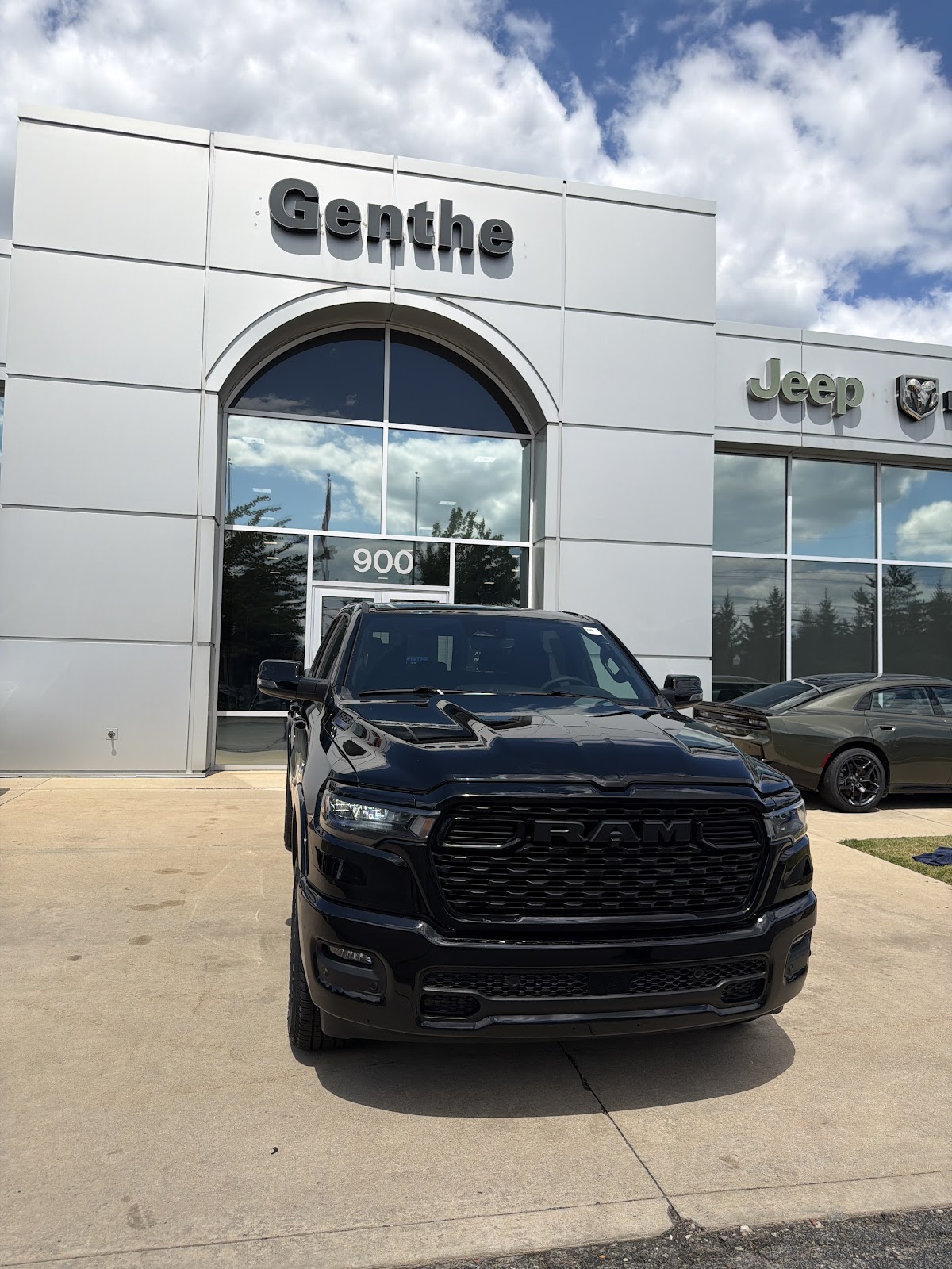 Genthe Chrysler Dodge Jeep Ram Saline photo 1