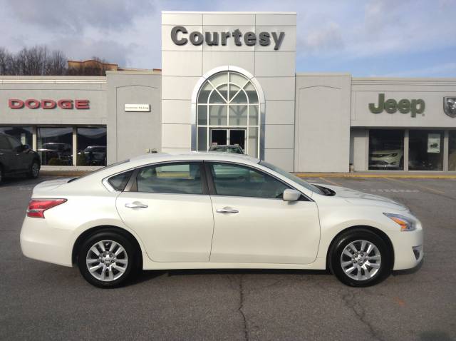 Courtesy Nissan Altoona photo 1