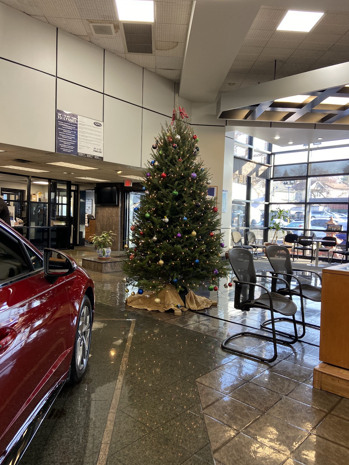Lynnes Hyundai Bloomfield photo 4