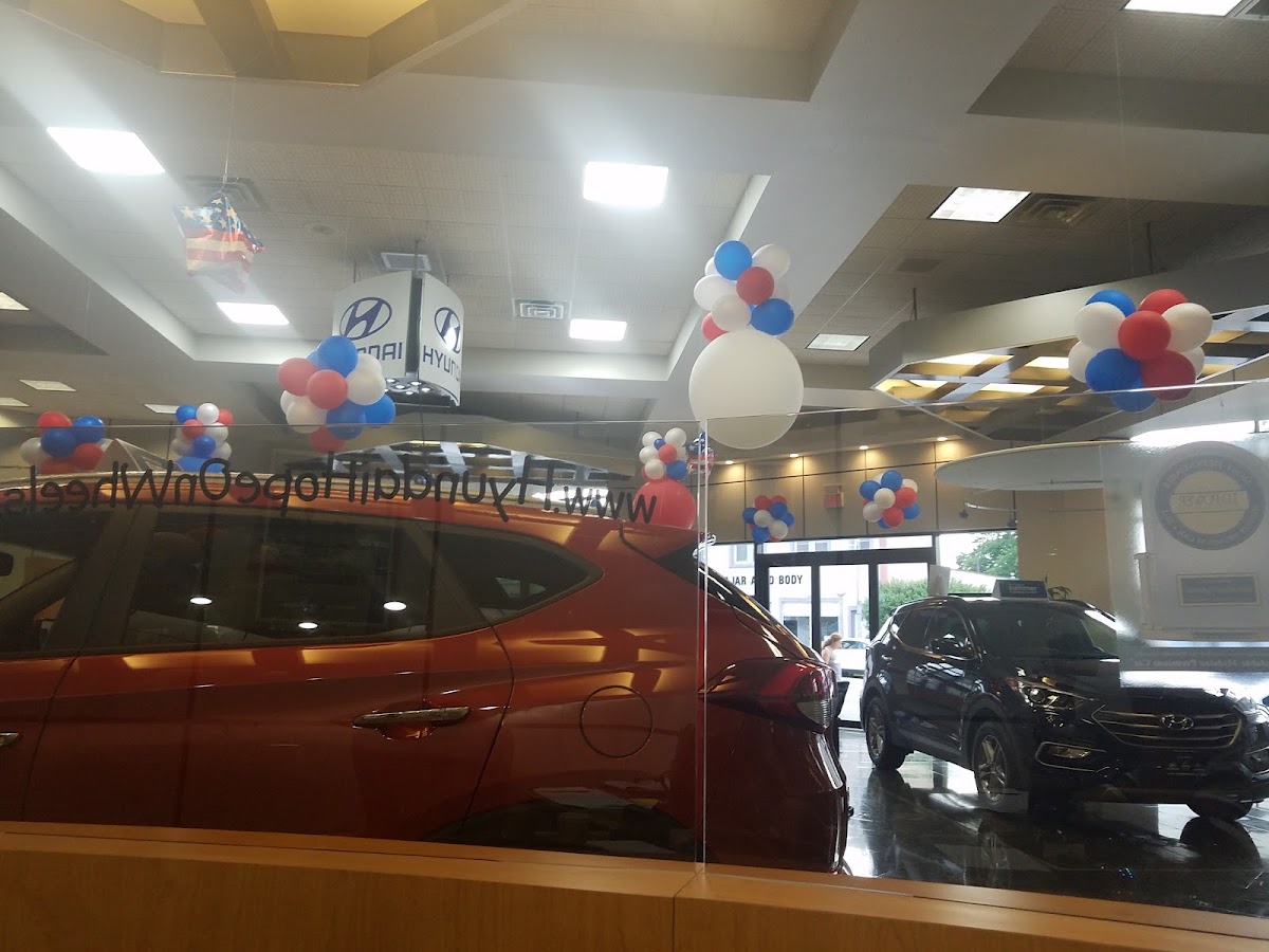 Lynnes Hyundai Bloomfield photo 3