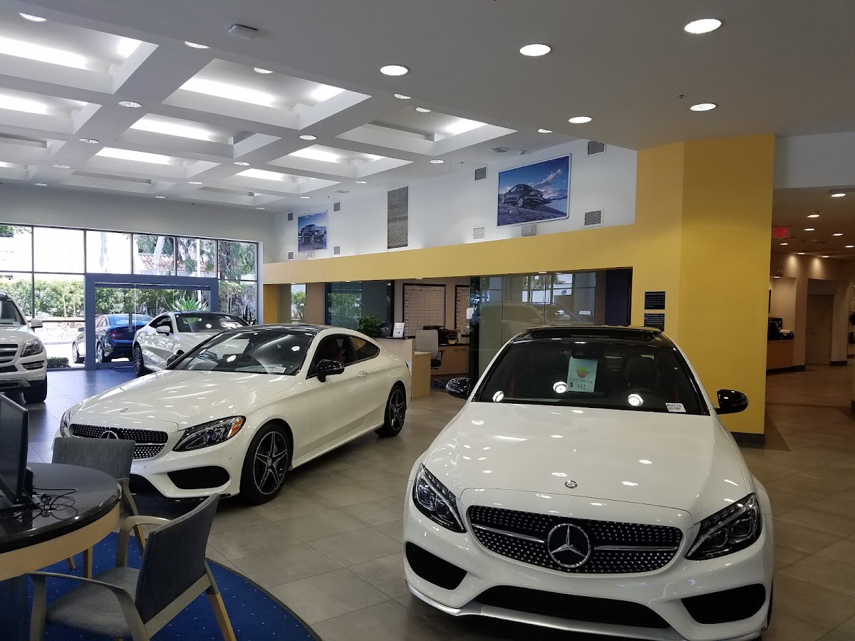 Mercedes Benz Santa Barbara photo 2