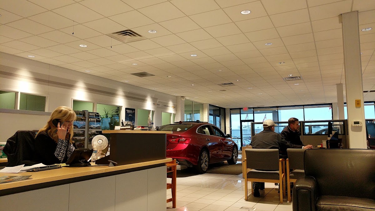 Serra Chevrolet Sterling Heights photo 4