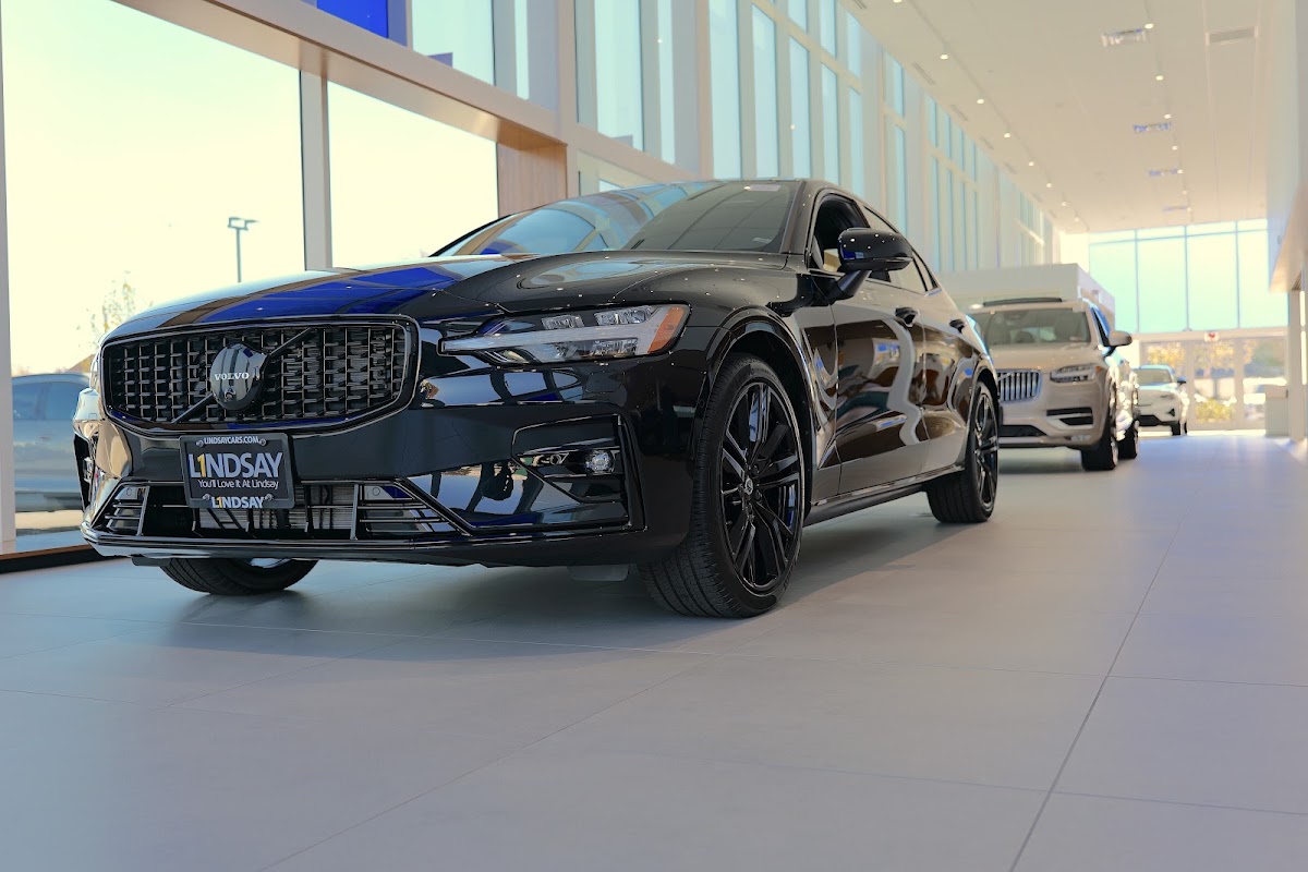 Lindsay Volvo Cars of Alexandria photo 4