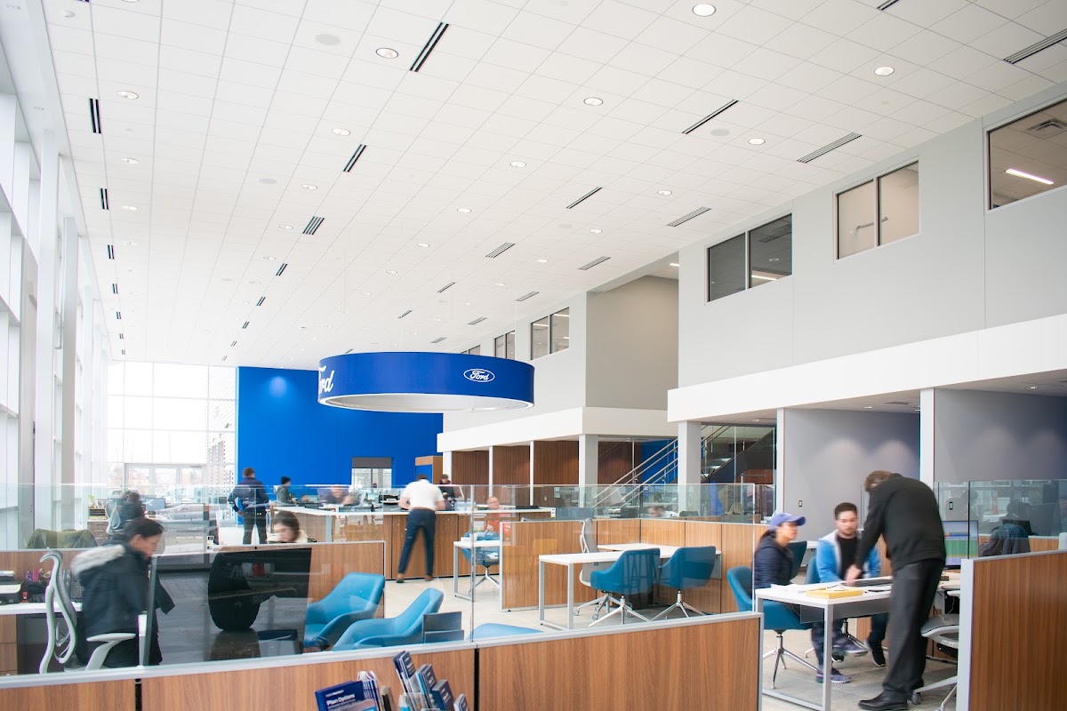 Serra Ford Rochester Hills photo 2