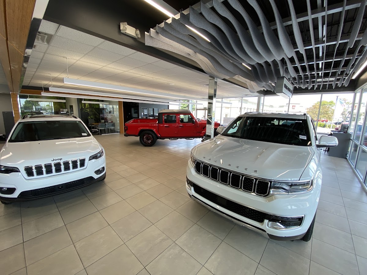 Expressway Chrysler Dodge Jeep RAM of Evansville photo 2