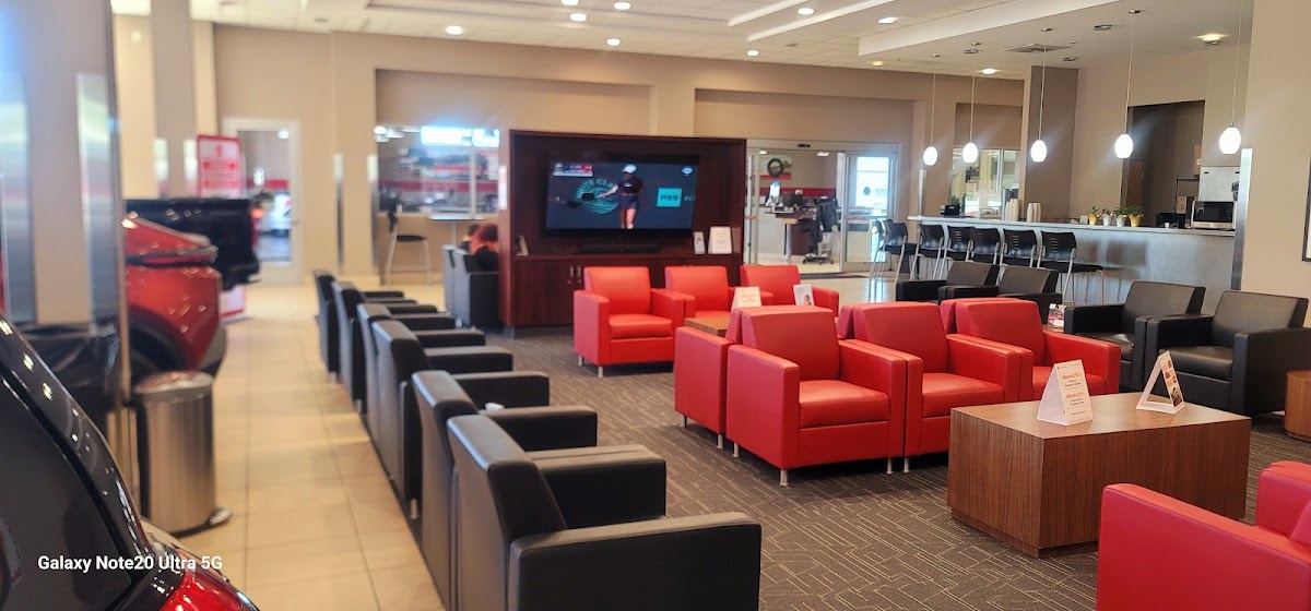 Toyota of Gladstone photo 3