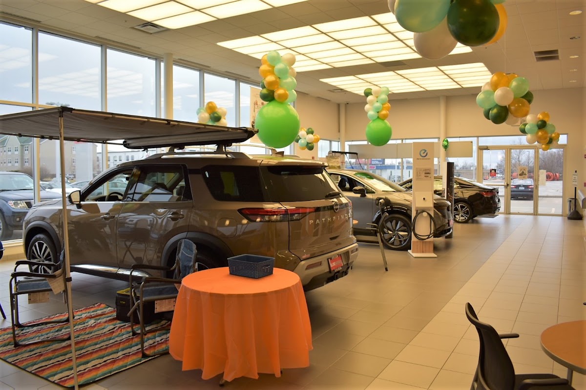 Illini Nissan photo 4
