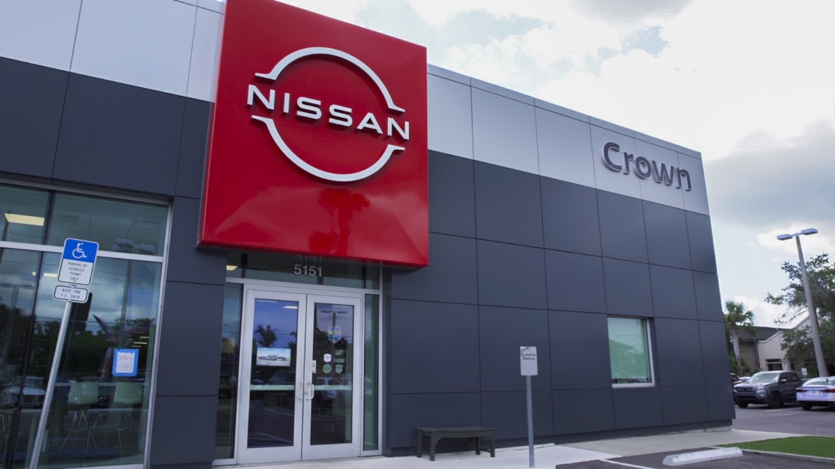 Crown Nissan St Petersburg photo 1