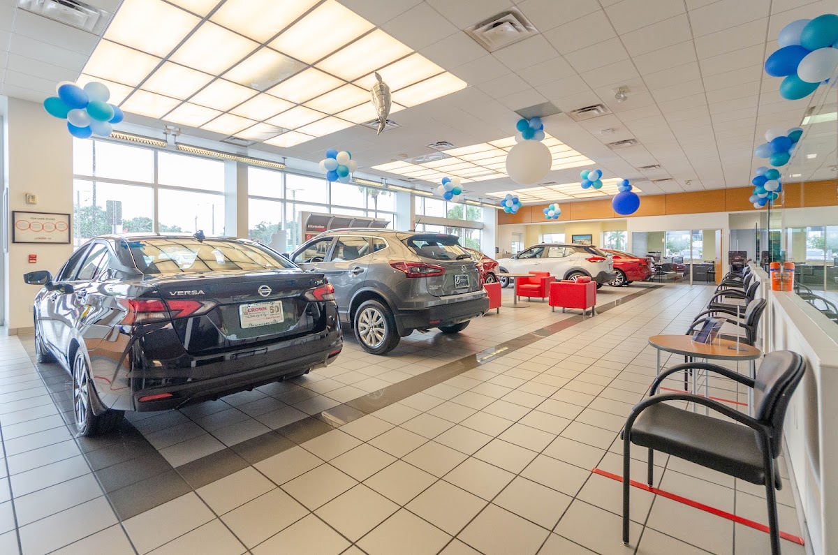 Crown Nissan St Petersburg photo 2