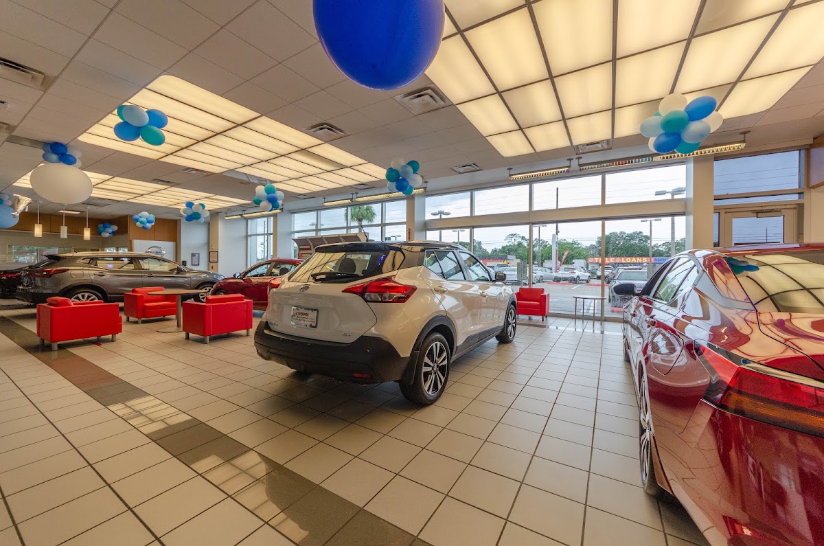 Crown Nissan St Petersburg photo 5