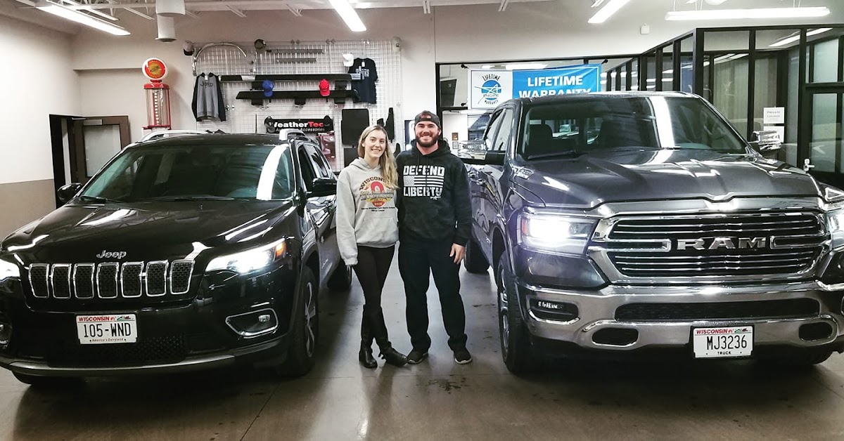 Bernard's Chrysler Dodge Jeep RAM photo 4