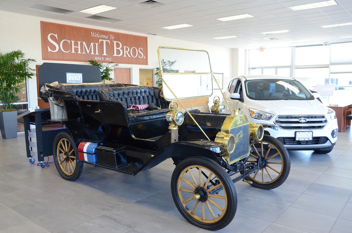 Schmit Bros Ford Saukville photo 4