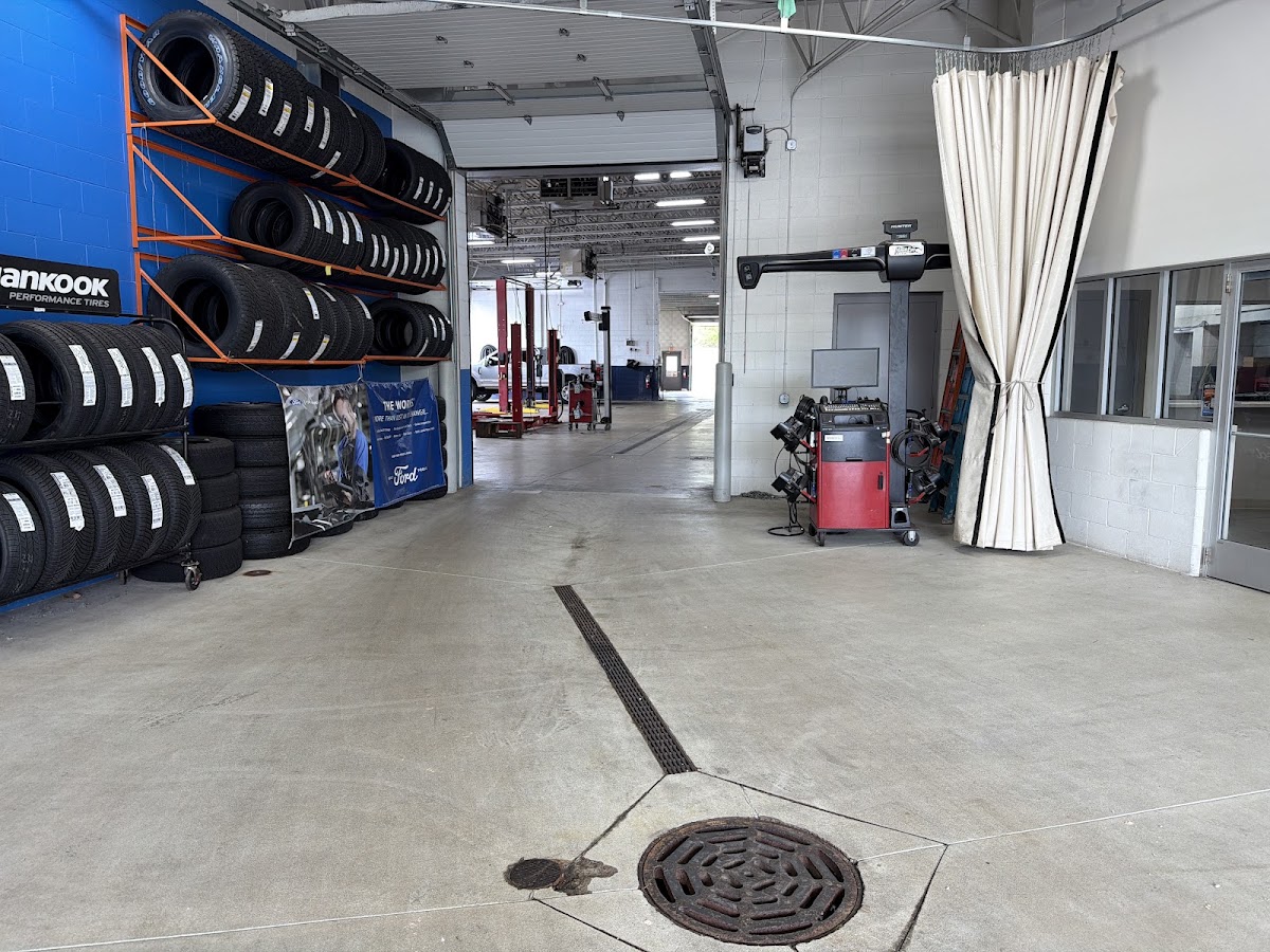 Schmit Bros Ford Saukville photo 3