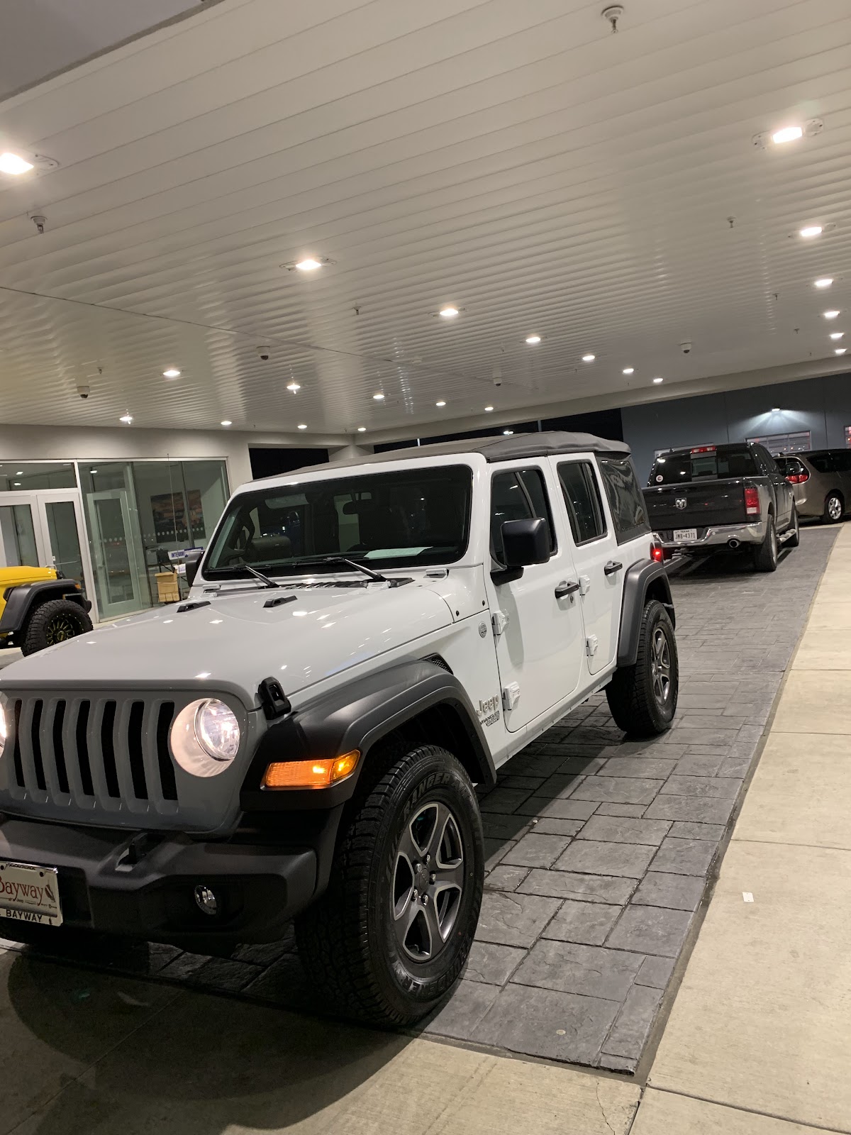 Bayway Chrysler Dodge Jeep RAM Pasadena photo 4