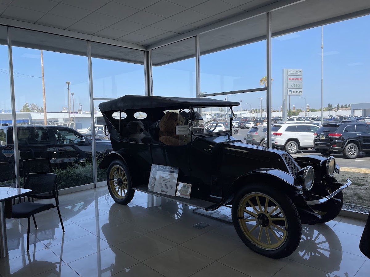 Normandin Chrysler Dodge Jeep Ram FIAT photo 5