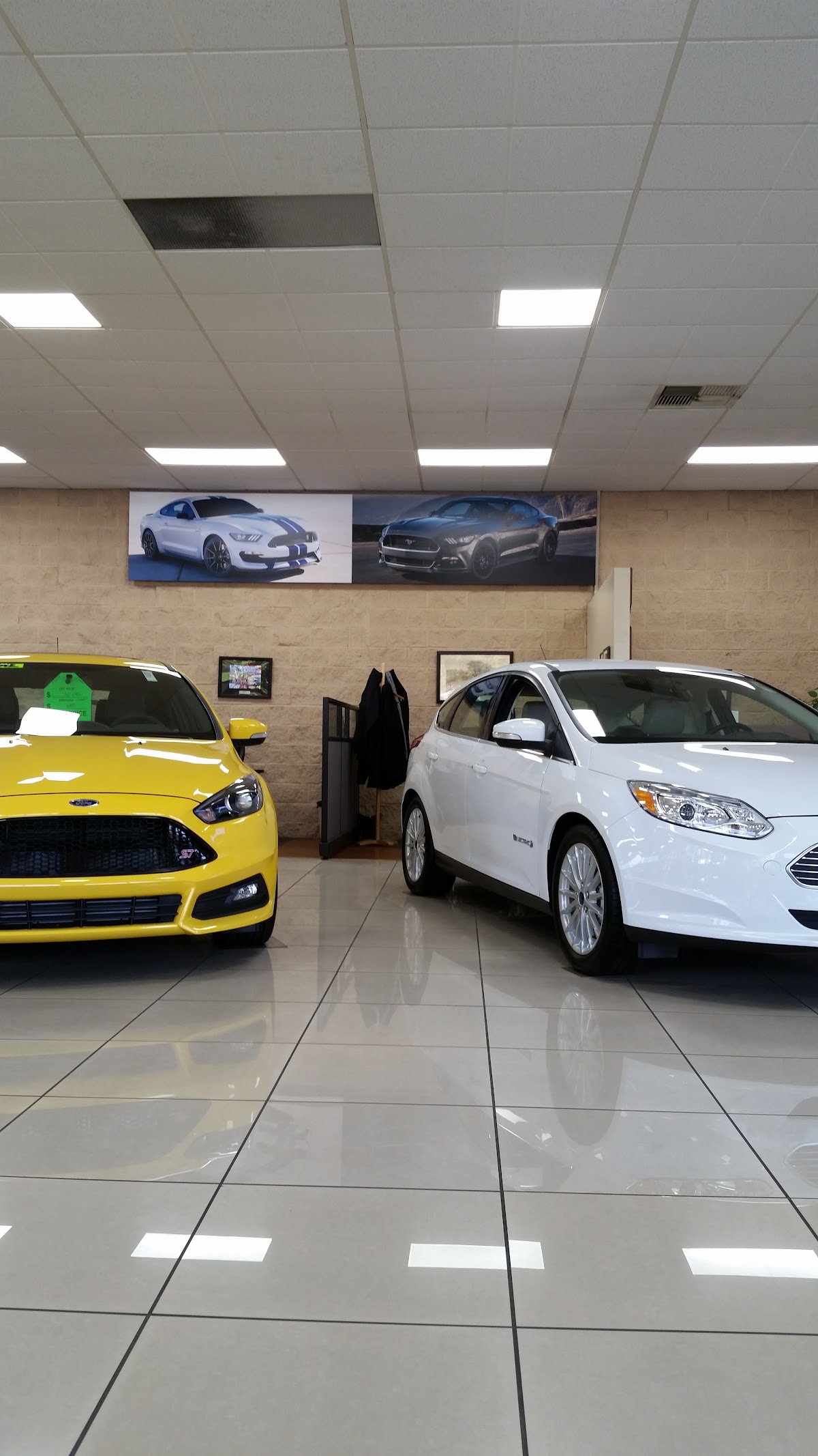 Hilltop Ford photo 5