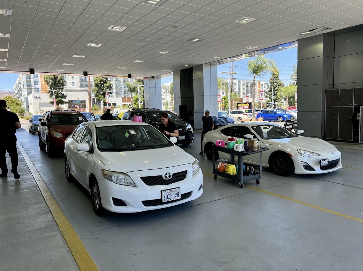 Northridge Toyota photo 3